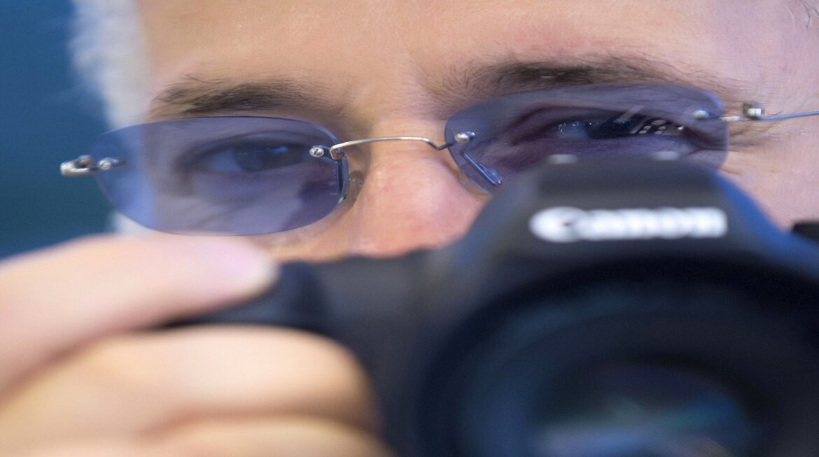 Noto Fotografo Muore Prima Della Cerimonia A S Nicola La Strada