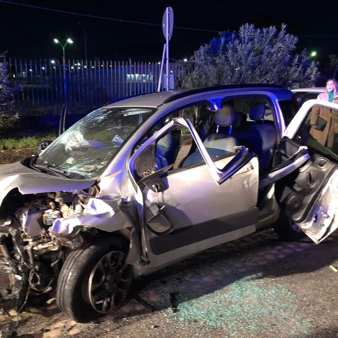 Incidente Stradale: Feriti Ed Autovetture Distrutte | Caserta Kest'è