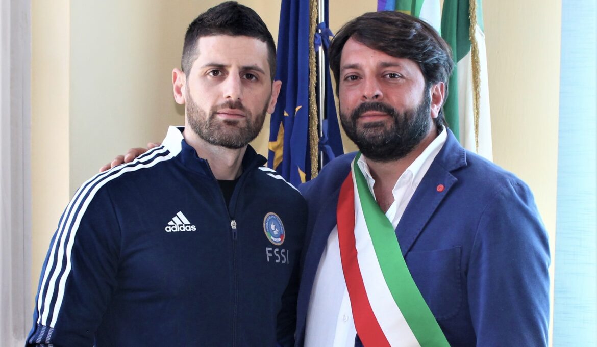 Olimpiadi Brasile 2022, Giovanni Improta saluta sindaco Luongo prima della partenza