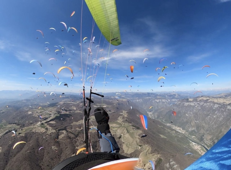 Trofeo Montegrappa: in gara 200 piloti di deltaplano e parapendio