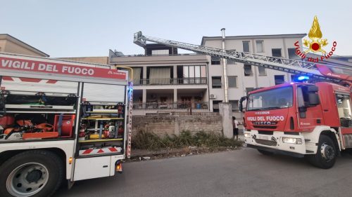 Curti- Casa di Nazareth in fiamme salvata dai VVFF una famiglia con otto ragazzini