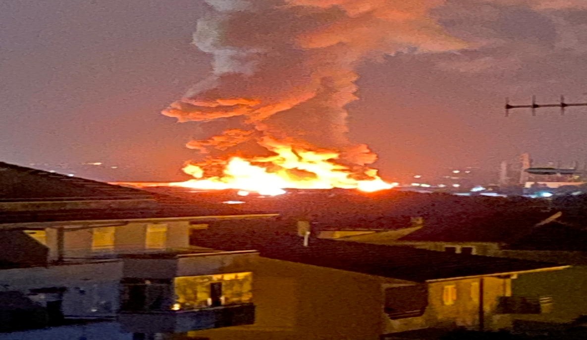 Ridotta in cenere la rinomata fabbrica per la casa Fratelelli Petrillo  (VIDEO)