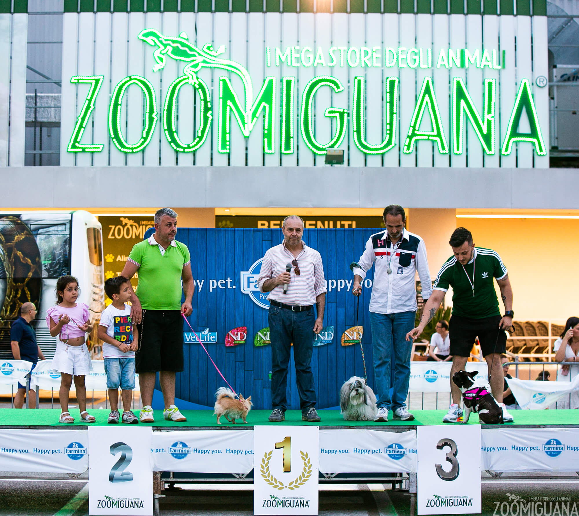 Zoo Higuana sfilata di cani con ospite la showgirl V. Marini, a Marcianise