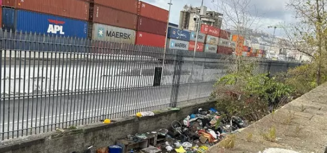 Violentata in una baraccopoli, a pochi passi dall’ex mercato ittico